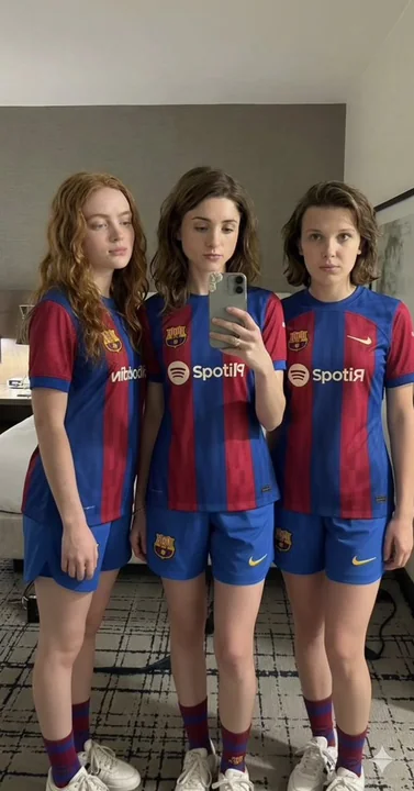 Hôtel de la série Stranger Things : Millie Bobby Brown en maillot de football de Barcelone