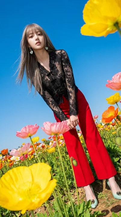 充满活力的花海户外时尚写真