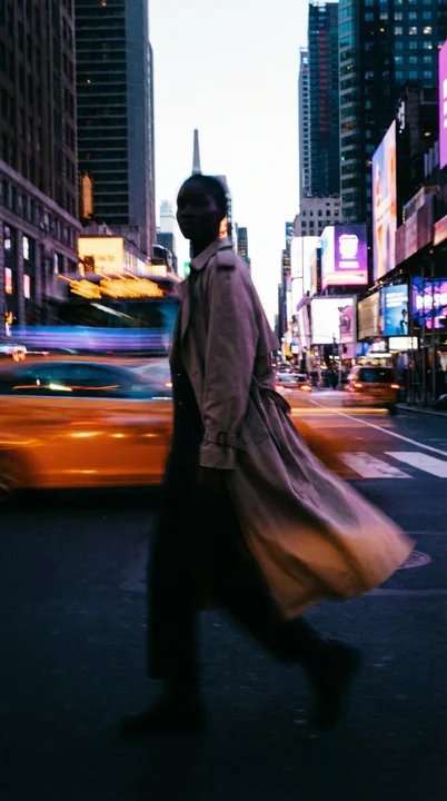 Movie-level dynamic blur fashion portrait
