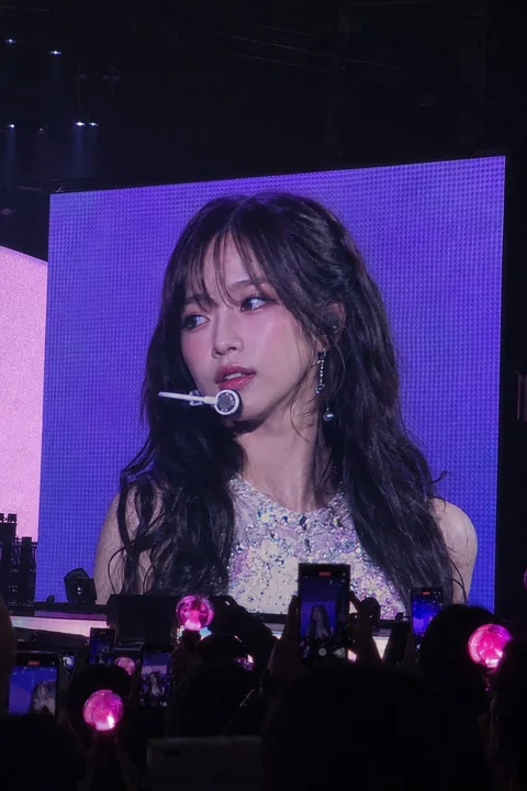 The large-screen broadcast effect at a Korean idol concert
