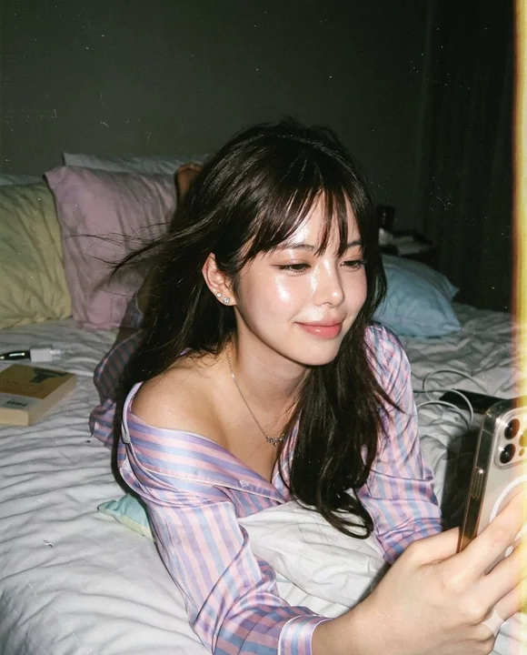 90s disposable camera bed selfie