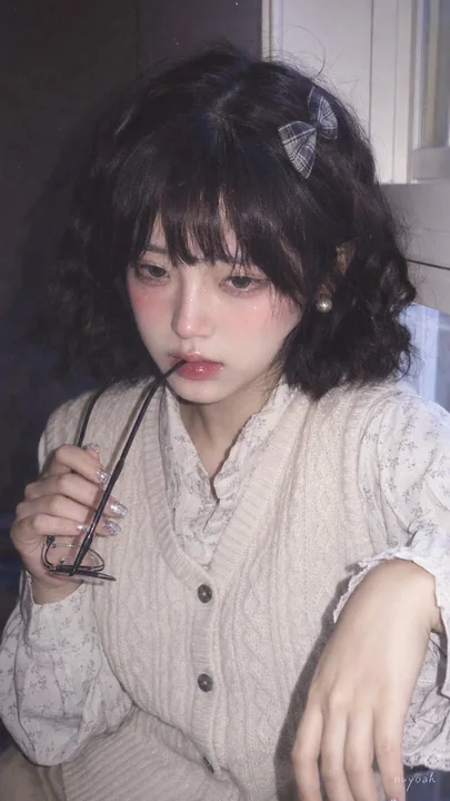 日系复古柔焦手机闪光人像摄影
