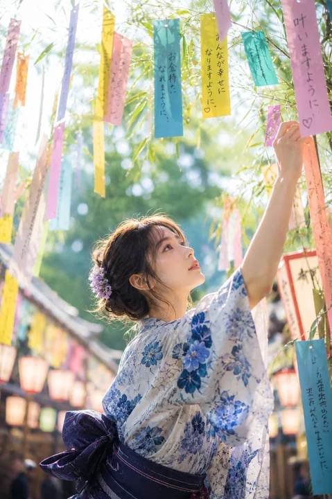 七夕清晨神社浴衣少女祈愿