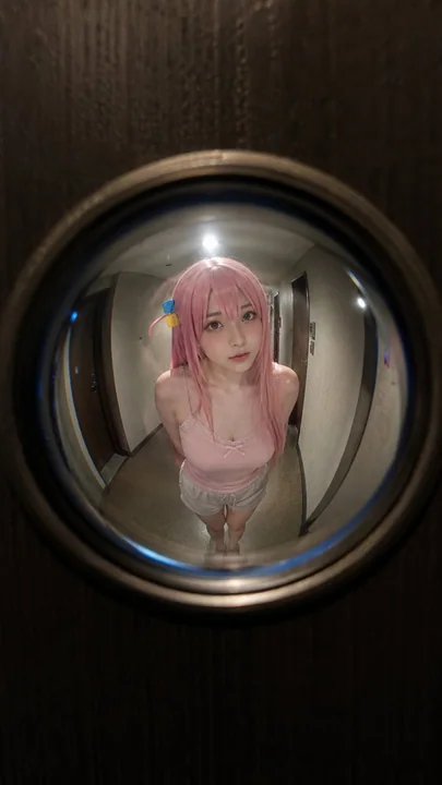 猫眼鱼眼视角动漫女角色摄影