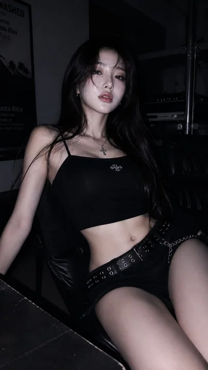 Y2K风格韩国夜生活女性时尚肖像