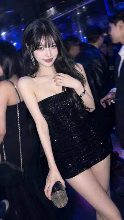 CCD闪光灯夜店氛围感东亚美女人像