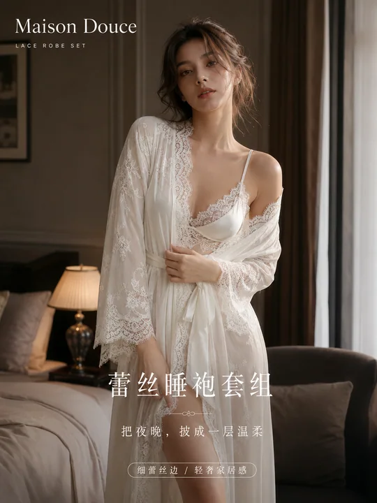 极致优雅白蕾丝家居服高定海报