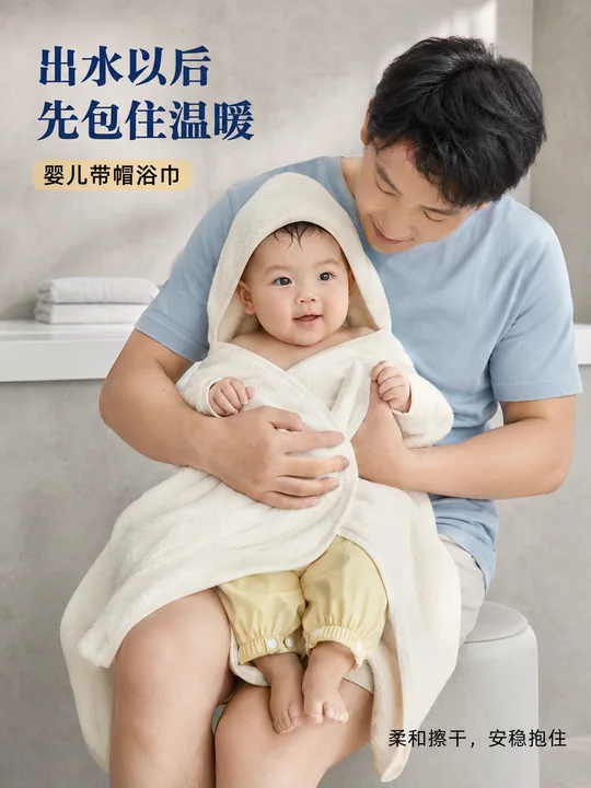 温柔父爱呵护:出水后的第一道温暖怀抱