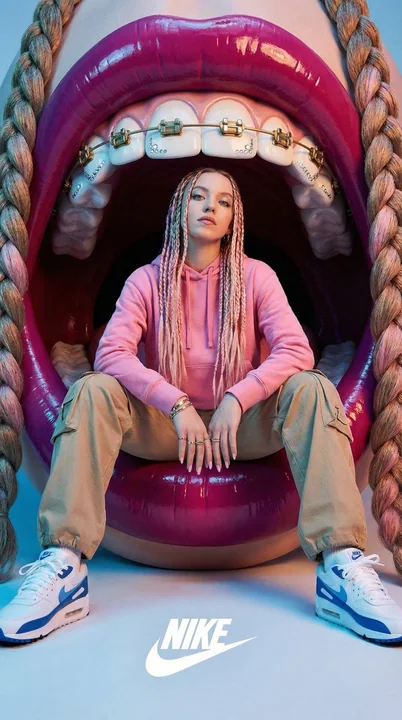 Photographie de jeune fille avec une bouche grande et tendance