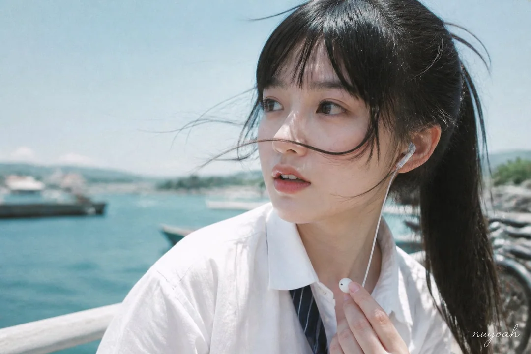 盛夏海港风吹碎发写真