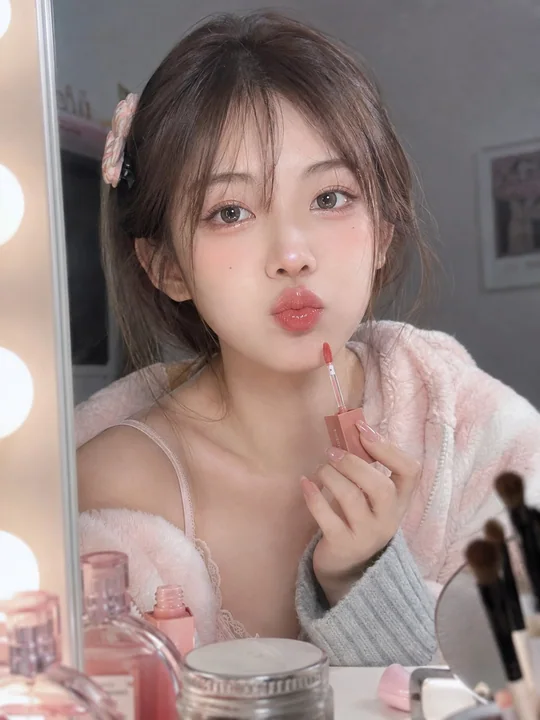 环形灯补光珊瑚粉嘟嘟唇美妆摄影