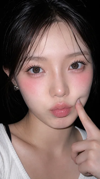 韩系甜美草莓妆容微距硬闪特写