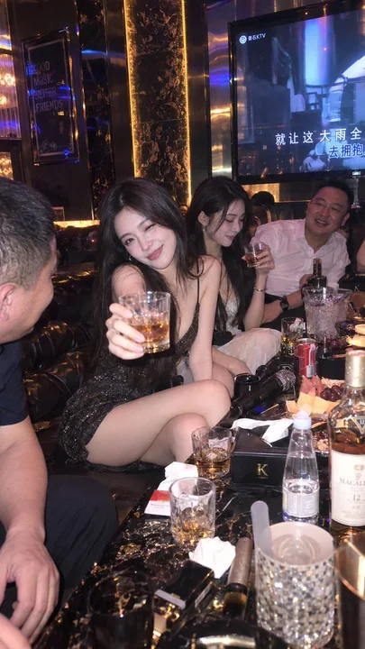 写实商务KTV夜生活人像摄影