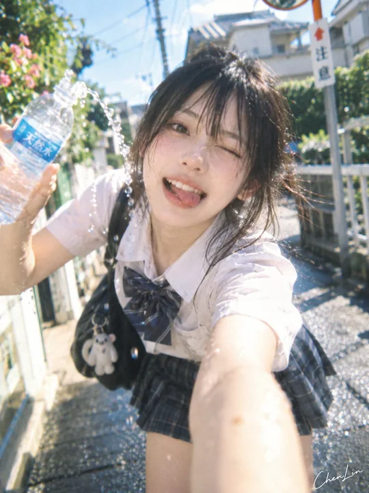 日本高中生夏天夸张表现力生命力