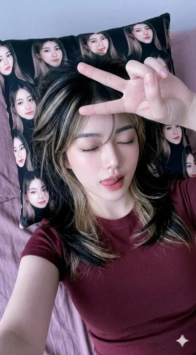 Autoportrait de jeune fille au lit, style « pure et désirable », qualité ultra HD.