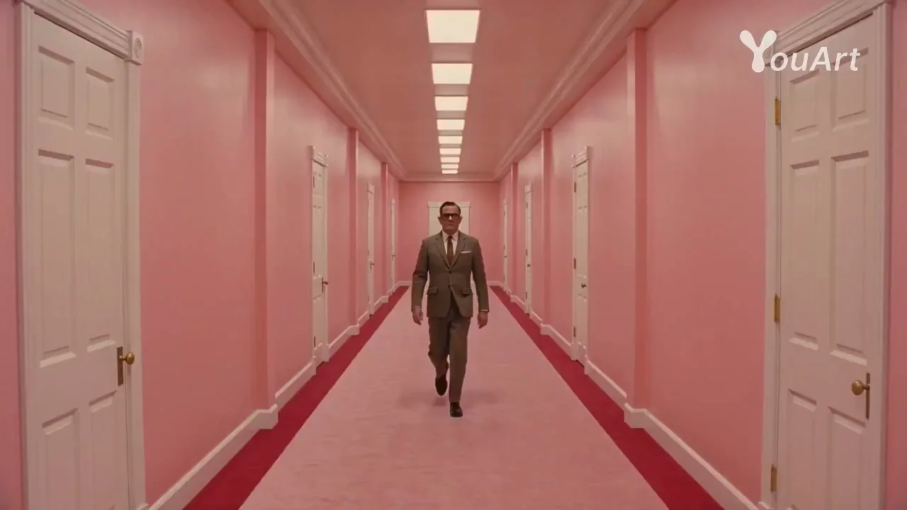 مقطع مُعلَن عن فيلم متناسق باللون الوردي بأسلوب ويست أندرسن