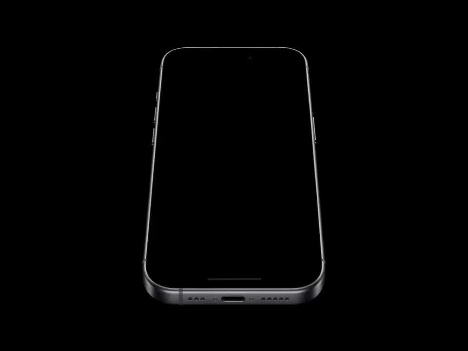عرض تأثيرات معدن التيتانيوم لـ iPhone 15 Pro