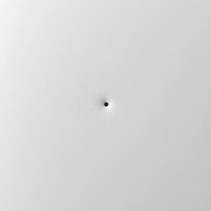 无尽苍白虚空中审判灵魂的绝对黑点