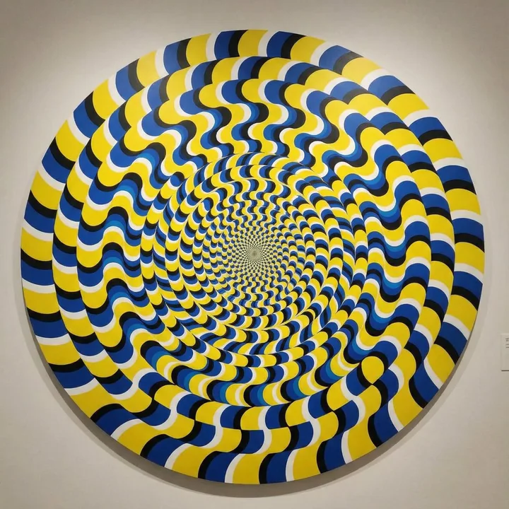 Dazzling rotational motion illusion